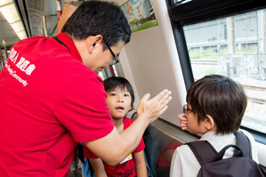 MTR 與在港日本兒童暢遊港鐵小濠灣車廠相片 