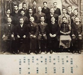 Directors with guest took group photo, taken in 1914