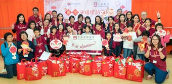 Festive greetings for seniors from Dah Sing Bank volunteers