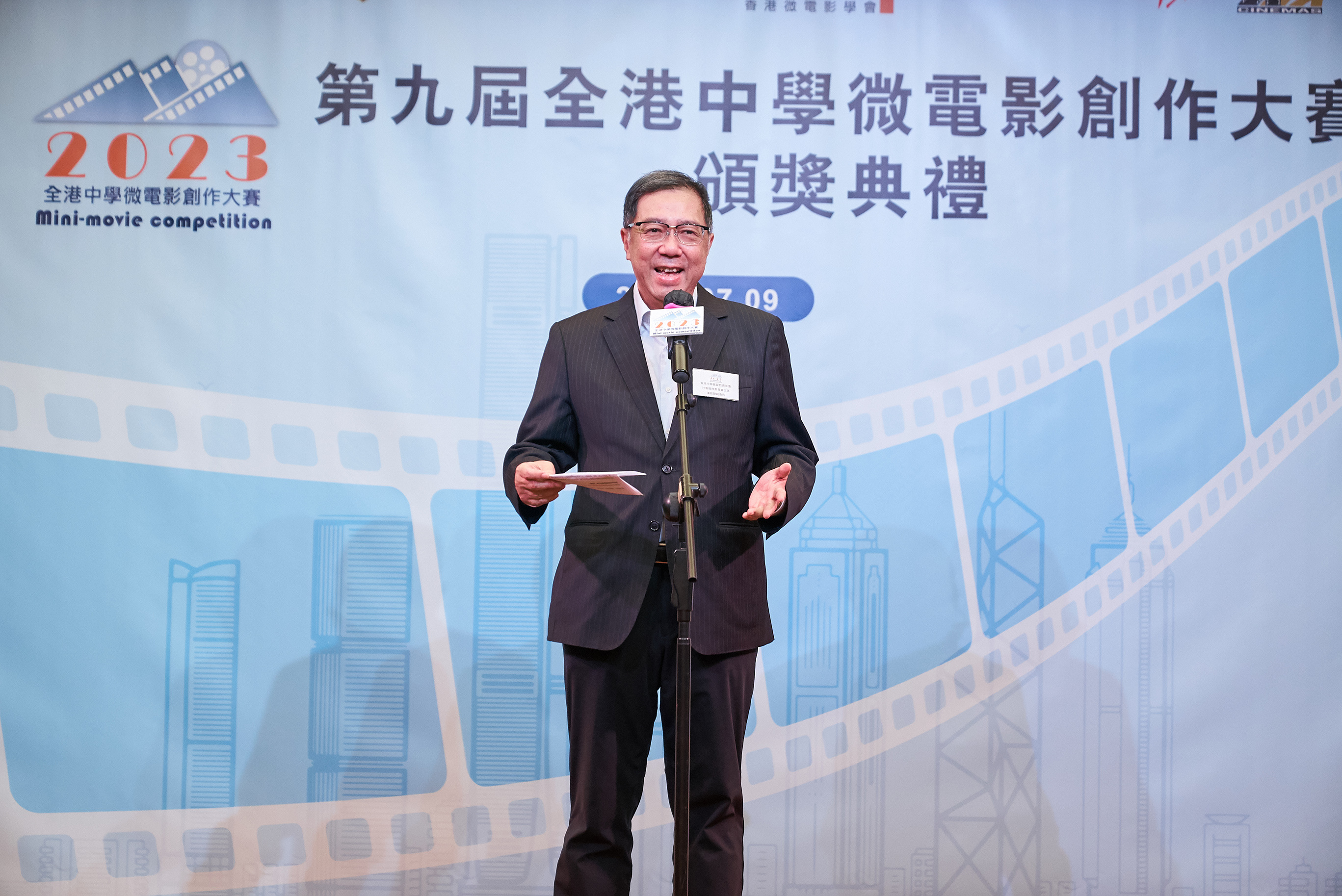香港中華基督教青年會社會服務委員會主席潘展聰副會長為頒獎典禮致歡迎辭